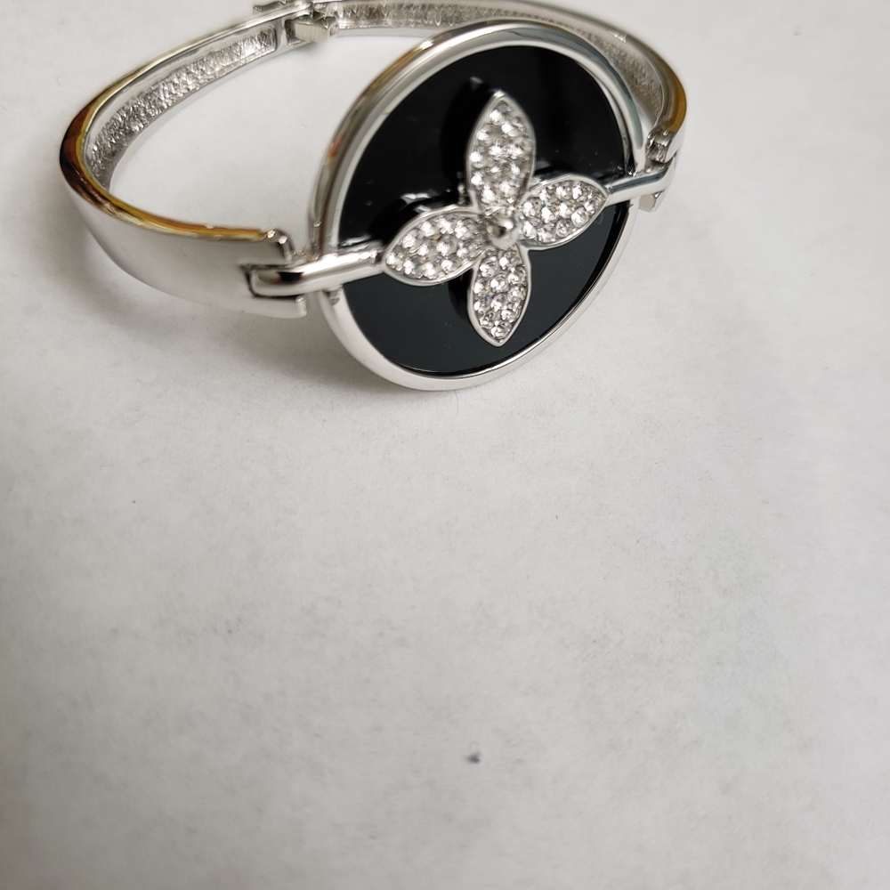 Bracelets - Picture 3 of 4